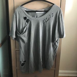 Distressed pocket tee with tulip back